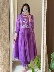 Lila Anarkali Kurta Palazzo Dupatta Set indische Designerin Frauen Salwar Kameez - Bild 1 von 8