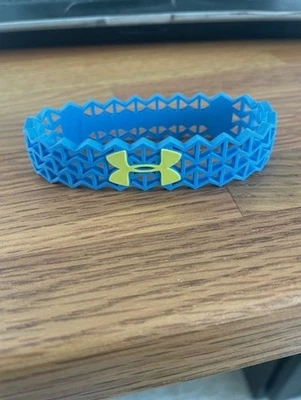 Under Armour 篮球腕带 Curry 手镯 成人 全新 Clutchfit Warriors — 第 1/2 张图片