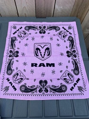 Lenço Mopar Dodge Ram Bandana Pink Paisley "Grab Life Horns" 19"x 19" - Imagem 1 de 4