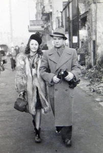 RPPC 1944 GERMAN COUPLE ON STREET WAR RUBBLE COLOGNE PHOTO POSTCARD UNPOSTED VTG - Picture 1 of 3