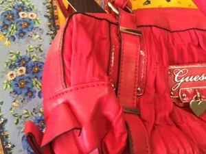 Sac à main GUESS modèle "coeur" neuf et étiqueté valeur 115€ - Picture 1 of 7