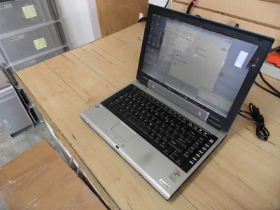 Notebook Toshiba Satellite M55 M55-S3262 4 Peças Disco Rígido Windows Inicializado Limpo * - Imagem 1 de 4