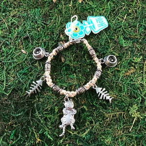 HOTI Hemp Handmade Kitty Cat Charm Bracelet Fishbone Paw Dish Metal Beads NWT - Picture 1 of 2