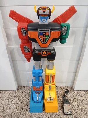 Vintage VOLTRON Giant Robot Commander Jumbo Action Figure LJN 1984 - Image 1 of 4