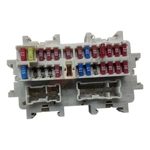 2008 Nissan Navara Aventura Fuse / Relay Box 2005-2010 24350EA00A - Picture 1 of 8