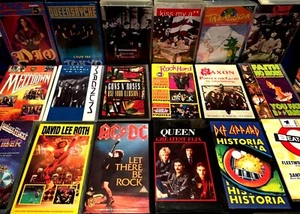Musik VHS Videos raussuchen STATUS QUO-URIAH HEEP-KISS-QUEEN-SAXON-DIO-RAMMSTEIN - Imagen 1 de 32