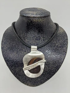 Anhänger mit Ammonit aus 999 Feinsilber   Flamere Design by Dieter Fischer - Picture 1 of 7