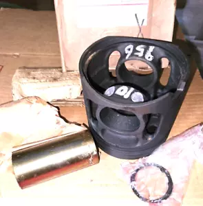 PISTON 6151-31-2012 GENUINE KOMATSU W/WRIST PIN & KEEPERS Onan 186-1571 OEM - Picture 1 of 6