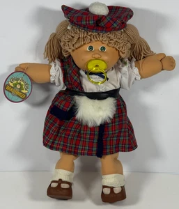Vintage Cabbage Patch Kids World Traveler Schottland Mädchen Puppe blaue Augen Schnuller 1985 - Bild 1 von 12