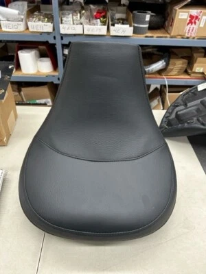 2683135 NEW OEM VICTORY MOTORCYCLES SEAT FOR 2003 CLASSIC CRUISER BIKE Foto 1 de 4