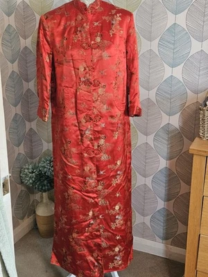 Bata de vestir tradicional detallada roja larga de la marca Peony Shanghai China 38 Foto 1 de 4