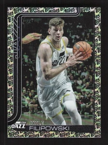 Kyle Filipowski 2025-26 Topps Logo Foil Pattern #134 - Bild 1 von 3