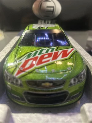 Abrigo Dale Earnhardt 2017 1:24 - 18:25 - #88 Mountain Dew Elite Flash - Talladega Foto 1 de 4