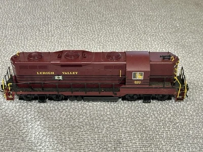 HO Scale Life-Like EMD GP18 Diesel Locomotive #301 Lehigh Valley - Image 1 of 4