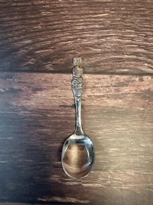 ONEIDA Stainless Silver 4.5" BABY TODDLER SPOON PETER RABBIT BUNNY figure - Picture 1 of 5