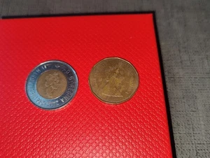 Queen Elizabeth || Canadian 2 dollar coin DG Regina 1952-2002 + Dollar Loonie-87 - Picture 1 of 5