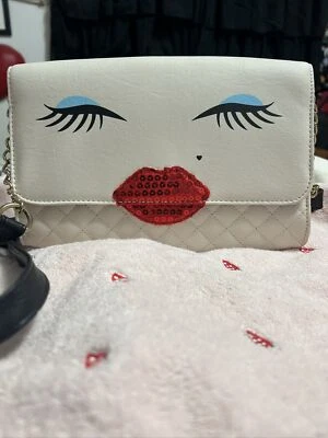 Новый без ЯРЛЫКОВ Luv Betsey Johnson блестки губы сумка через плечо / клатч / красный и кремовый - Изображение 1 из 4