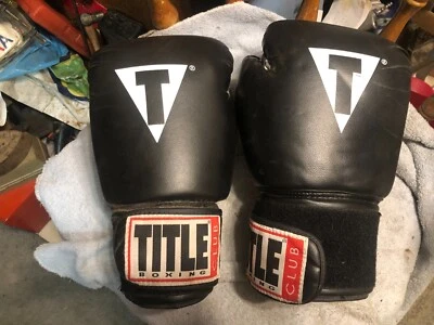 Guantes de Boxeo Title Boxing Club 13oz Talla Grande Blanco y Negro Muy Ligeramente Usados Foto 1 de 4