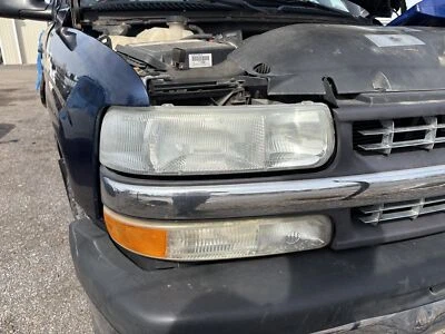 Conjunto de faros derechos usados se adapta a: Chevrolet Silverado 1500 2002 camioneta derecha G Foto 1 de 4