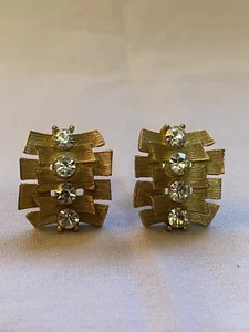 Vintage Lisner Screw Back Earings - Picture 1 of 4