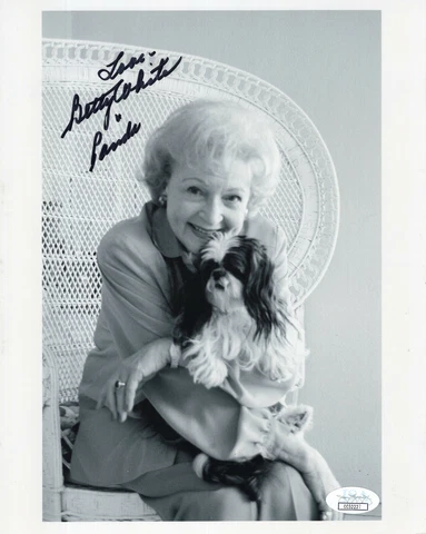 BETTY WHITE HAND SIGNED 8x10 PHOTO     GOLDEN GIRLS ACTRESS WITH HER DOG     JSA Cover
