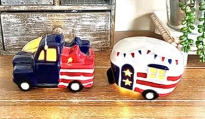 Camión de granja patriótico iluminado y cámper retro de cerámica 4 de julio Americana nuevo con etiquetas - Imagen 1 de 12