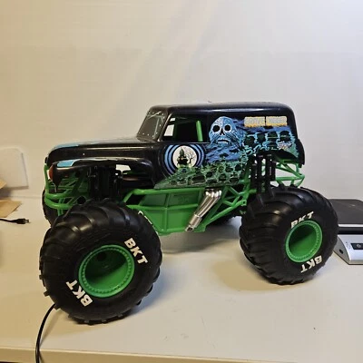 Grave Digger RC 1:18 Scale Monster Truck Big BKT Tires - Image 1 of 4