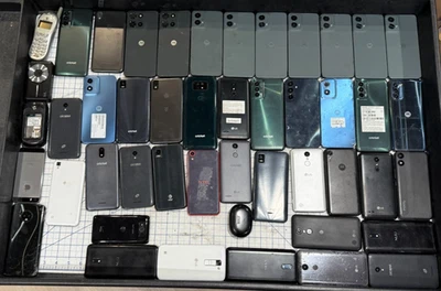 LOTE 46 DE Motorola, Cricket, LG, NU y más ver fotos para piezas de salvamento o reparación Foto 1 de 4