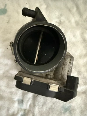 2007 - 2013 BMW 128i 528i 328i X3 X5 Z4 N52 3.0L ENGINE THROTTLE BODY HOUSING - Image 1 of 2