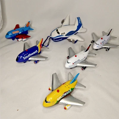 Electronic JETS Daron Realtoy Hollywood Southwest Delta Chicago Boeing Plush - Image 1 of 4