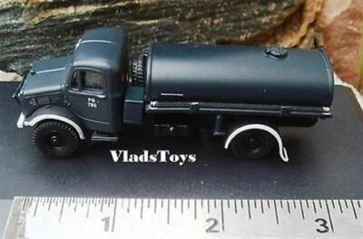 Oxford Military 1/76 Bedford OWLc Tanker Pertoleum Board, 1941 76BD021 USA - Image 1 of 4