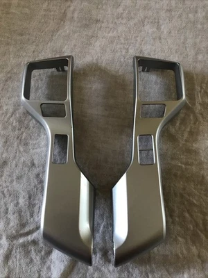 Juego de 2 paneles de moldura Toyota Tundra OEM 2014-2021 Foto 1 de 3