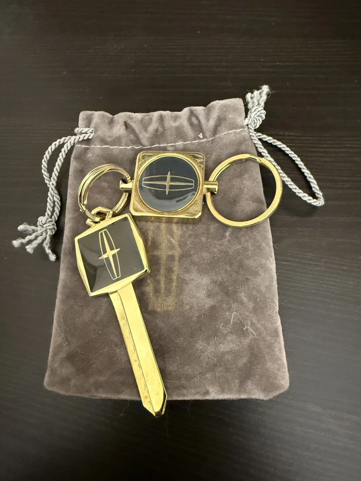 Lincoln Continental Mark III, IV, V, VI Uncut Key Diamond Collectors Town Car - Image 1 of 4