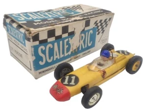Coche tragamonedas de carreras Scalextric C73 1:32 amarillo Porsche #11 vintage en caja - Imagen 1 de 18