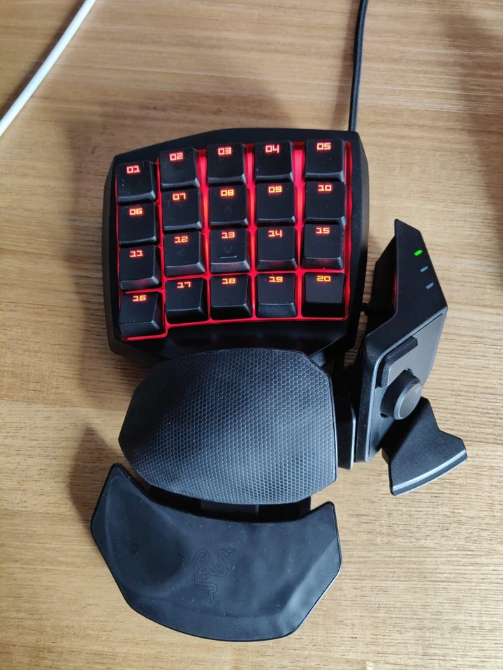 Razer RZ07-01440100-R3U1 Orbweaver Chroma Adjustable  Mechanical Gaming Keypad - Image 1 of 1