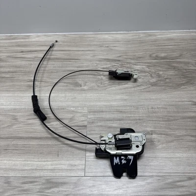 Actuador de cierre de bloqueo de maletero trasero Infiniti M37 2011-2013 OEM Foto 1 de 4