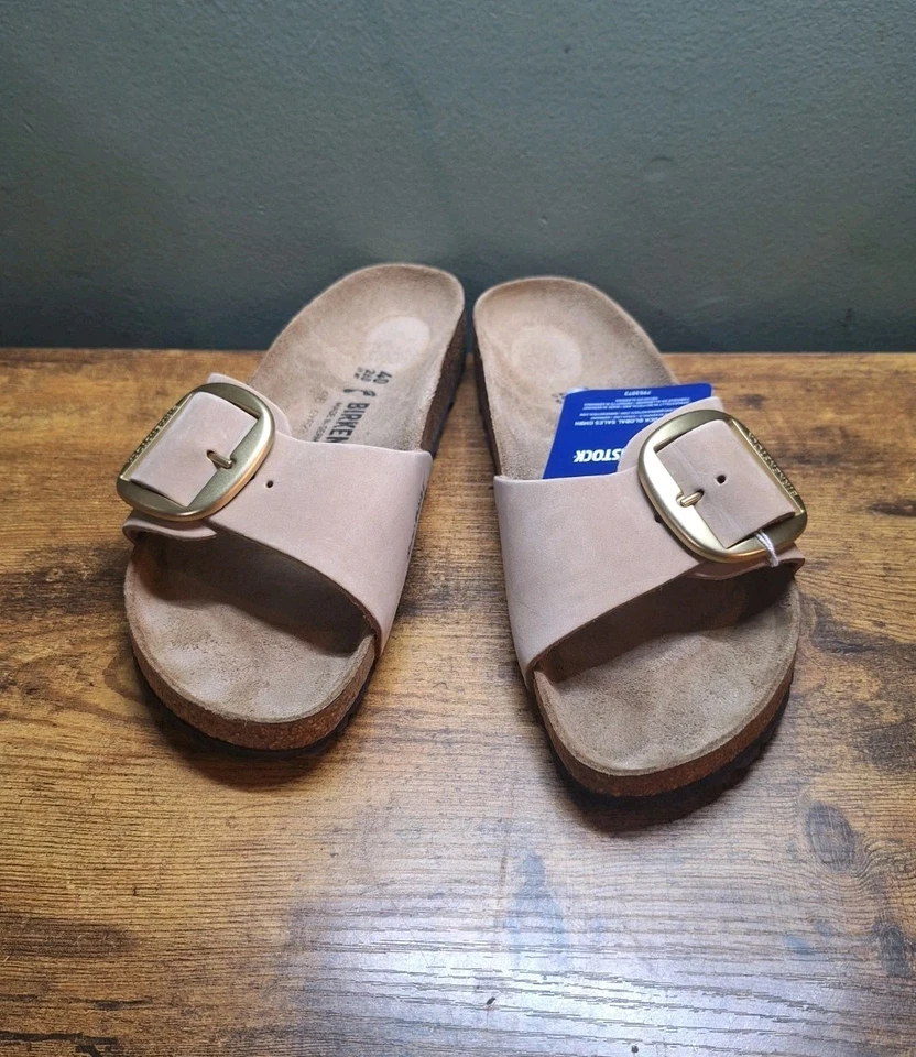 Birkenstock Madrid Big Buckle Sandcastle Nubuk 尺寸 40 窄(女式 9,男式 7) — 第 1/4 张图片