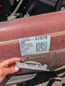 OEM✅ 1983 MERCEDES-BENZ 240 REAR DOME LIGHT - Picture 1 of 8