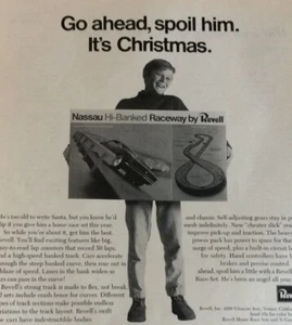 Nassau Hi-Banked Raceway Cars Revell Christmas Holiday Vintage Print Ad 1968 - Imagen 1 de 6