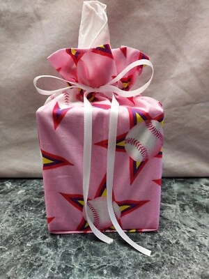 Softbol en Estrella Sobre Tela Algodón Rosa Hecho a Mano Cuadrado Pañuelo Caja Cubierta Foto 1 de 3