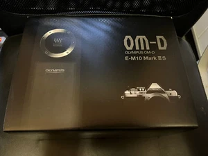 Olympus OM-D E-M10 Mark III S Kit ED 14-42 mm f/3.5-5.6 EZ silber NEU OVP - Bild 1 von 1