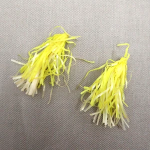 Falda de pesca pulsante de goma amarilla y blanca vintage NOS 3 pulgadas de largo - Imagen 1 de 4