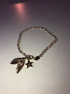 Pulsera de eslabones de cable de plata de ley 925 con sello con dos dijes - Imagen 1 de 8