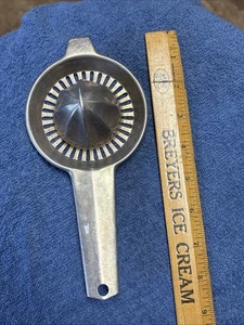 Exprimidor de aluminio Foley de colección escariador de limón de metal cítrico MCM - Imagen 1 de 6