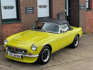 1975 MGB Roadster 3.5 V8 5 speed, Citron Yellow, Black leather - Picture 1 of 24