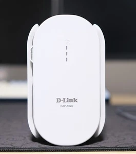 D-Link AC2000 Wi-Fi Range Extender DAP-1820 - Picture 1 of 4