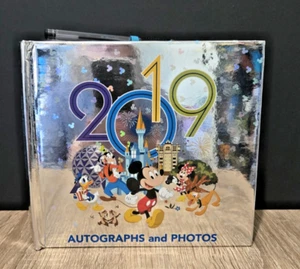 Álbum de fotos y autógrafos de Mickey & Friends 2019 de Walt Disney World Parks con bolígrafo - Imagen 1 de 5