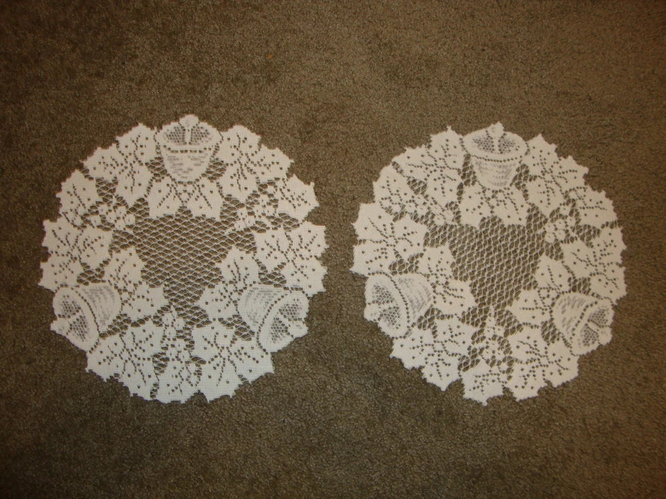  Ivory lace Christmas design Table Doily's set of 2 - Image 1 of 1