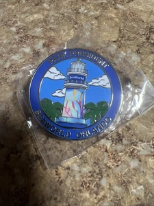 SeaWorld Orlando Park President Pin Lighthouse - Picture 1 of 2