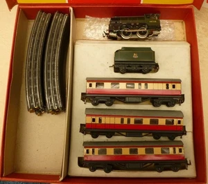 Trix Twin TTR train set Coaches Crimson and cream 46256 Locomotive & Tender - Picture 1 of 16